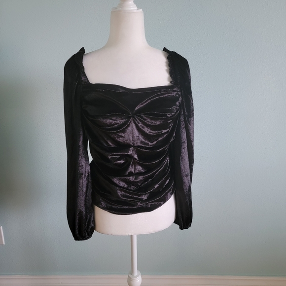 ‼️SOLD‼️Black Velvet Crop Top - Picture 3 of 5